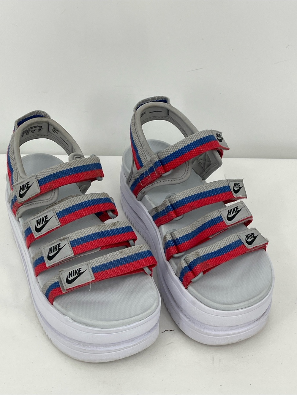 Nike Women's Gray Sandals with Red and Blue Striped Straps SIZE 8